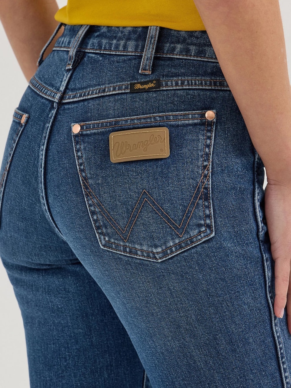 Lainey Wilson Wrangler Jeans - Picture 3 of 9